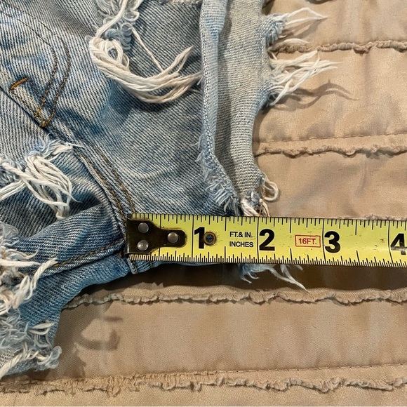 Levi’s 501 Original Fit High Rise Denim Jean Shorts Fault Line 24 Distressed - Picture 11 of 11